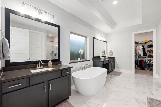Building Photo - 4122 Basin Park Dr