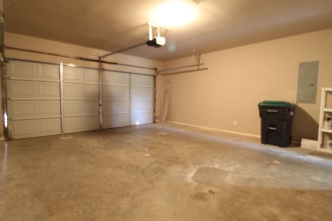 Building Photo - designed for comfort : 3 Bedroom 2 Bath