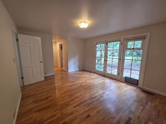 Building Photo - Private 4 Bedroom / 2.5 Bath Bridle Trails Acerage Property