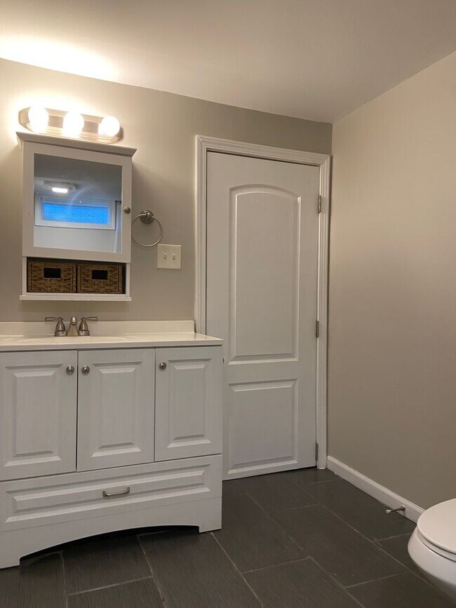 Building Photo - This property is available on a rent-to-own basis.