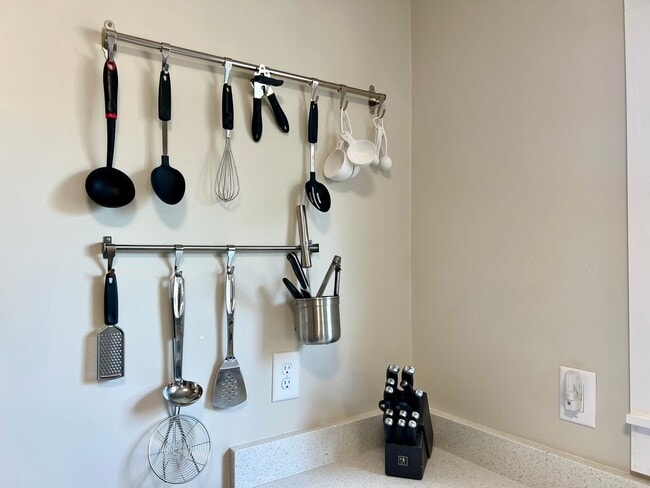 Building Photo - Beautifully Renovated & Fully Furnished Home in Peoria Heights!