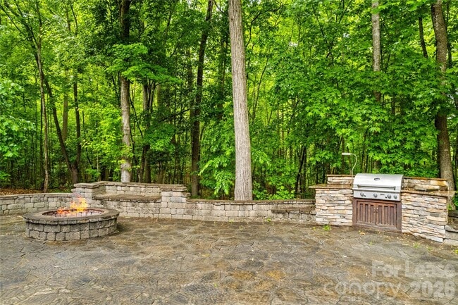 Building Photo - 8994 Azalea Rd