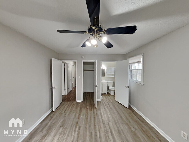 Building Photo - 400 Woodstream Dr