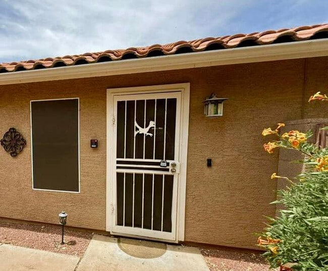 Building Photo - 7568 W Kerry Ln