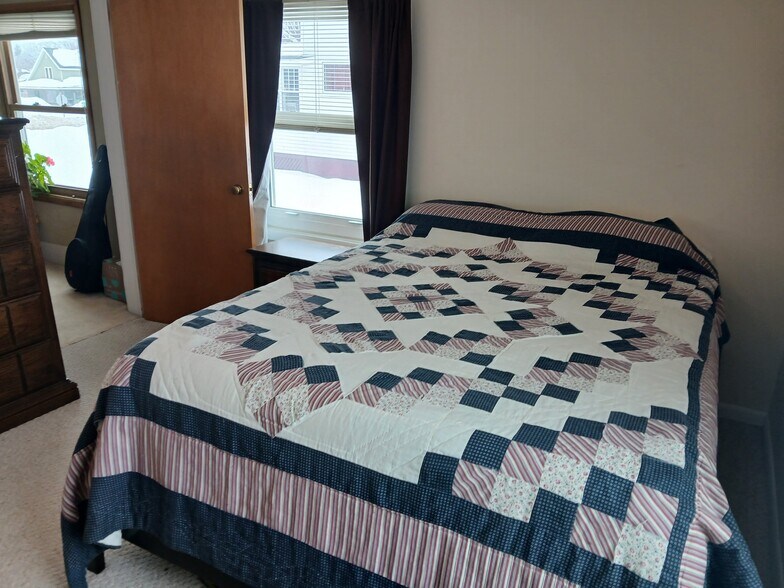 Building Photo - 321 W Mcmillan Ave