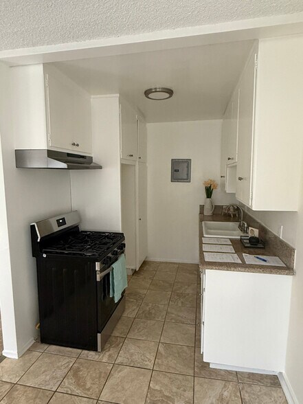 Building Photo - 999 Locust St