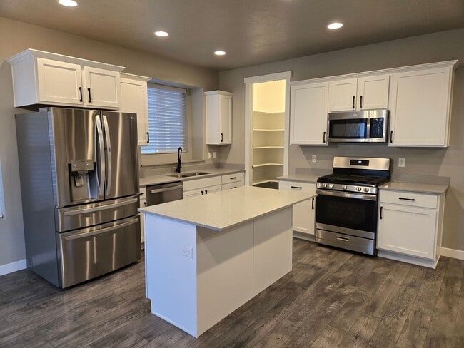 Building Photo - Beautilful 5 Bed 3.5 Bath in Lehi!!