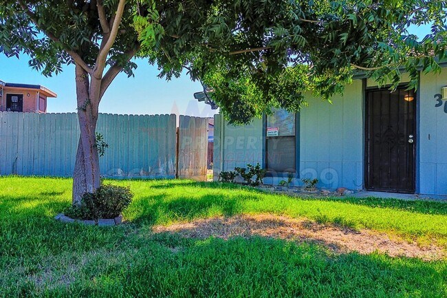 Building Photo - 302 Lovell Way