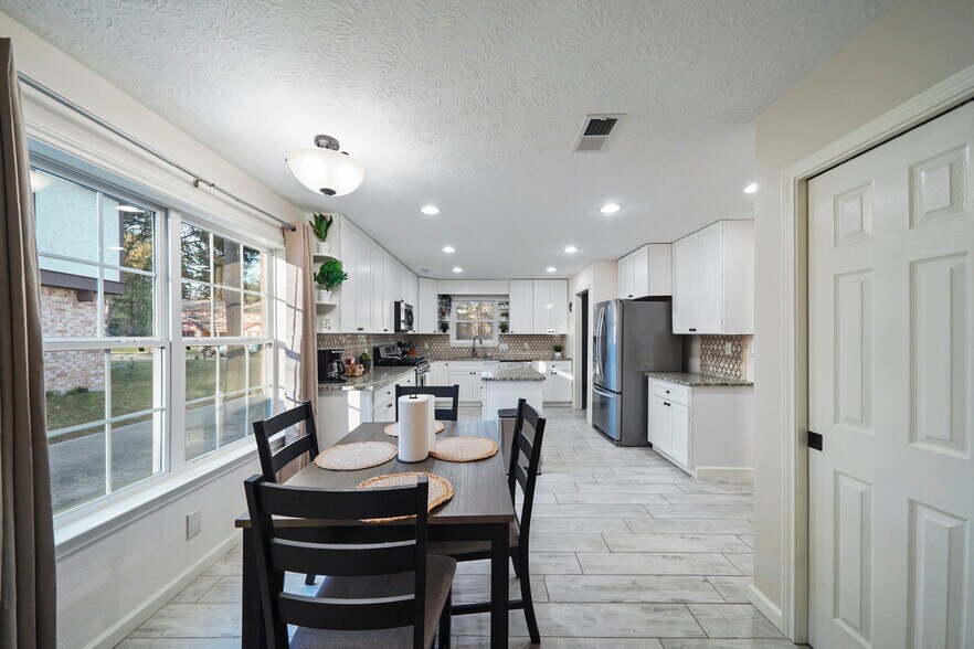 Building Photo - 27403 Caperidge Dr