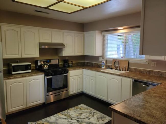 Building Photo - 2230 Ceanothus Ave