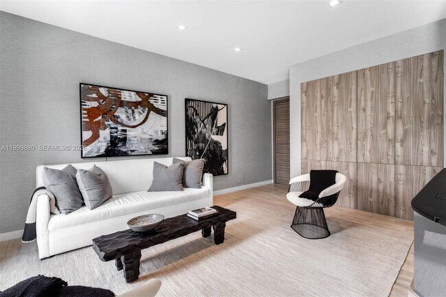 Building Photo - 2887 Pine Tree Dr