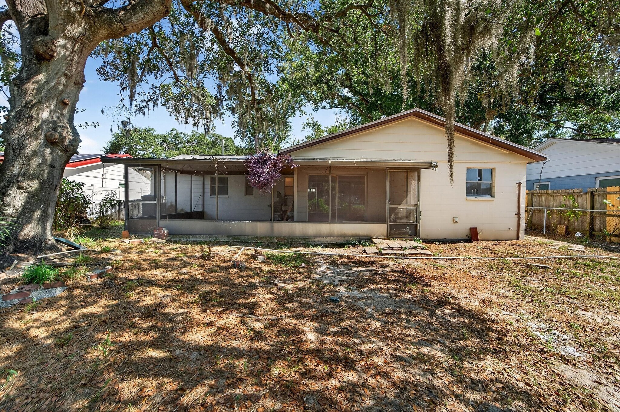 Building Photo - 1712 Village Ct