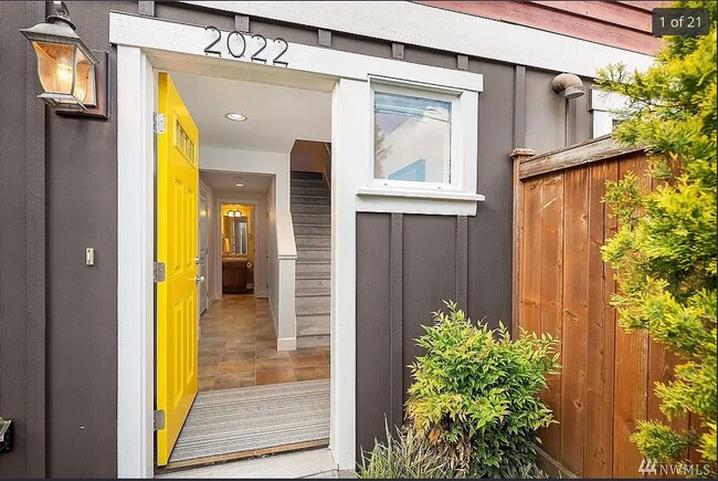 Building Photo - Modern 3Bed/3Bath Townhouse in Seattle - $3,400!!