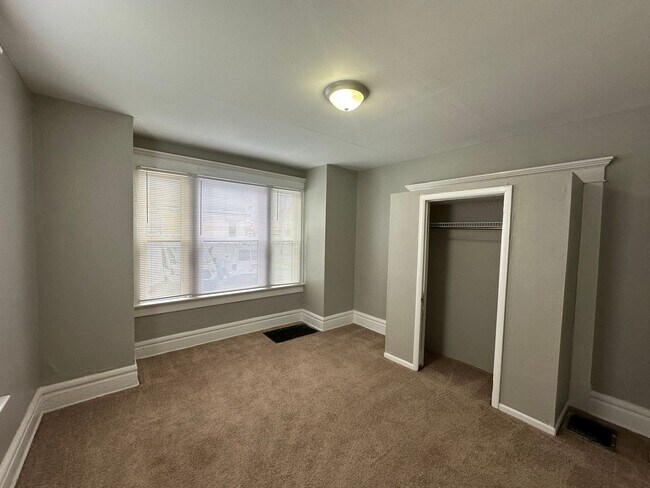 Building Photo - 2154 Tuller St