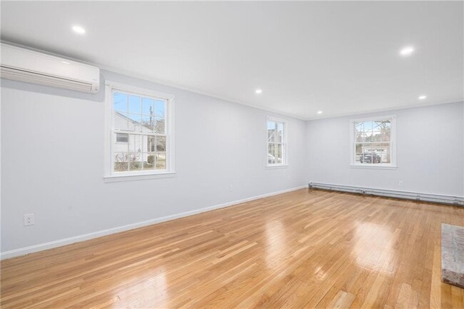 Building Photo - 4 Longmeadow Ave