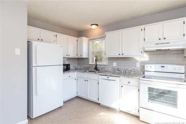 Building Photo - 1000 Tyler Dr