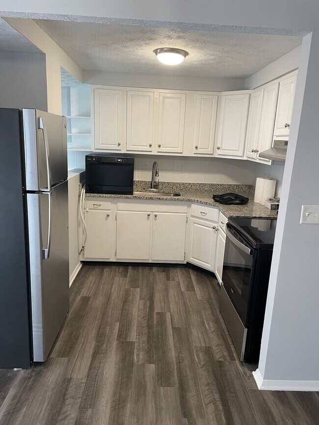 Building Photo - Updated 3 bed/2 bath in Huber Heights