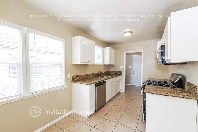 Building Photo - 127 E 79th St