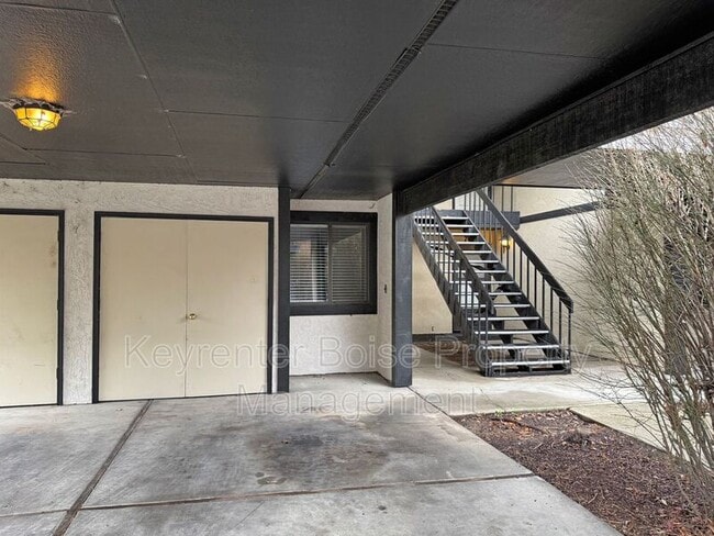 Building Photo - 7066 W Colehaven Ln