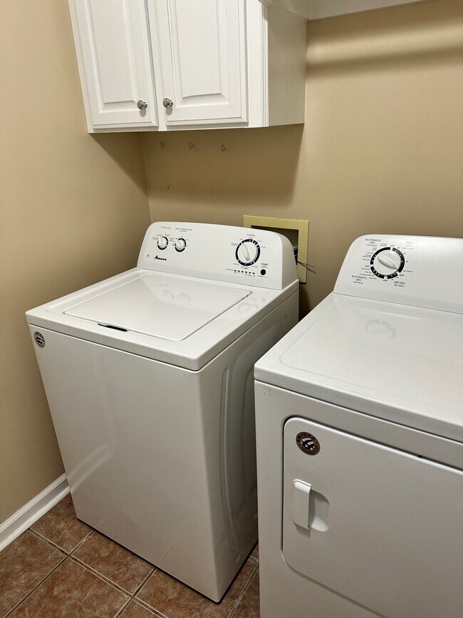 washer and dryer - 4340 Benoit Ln