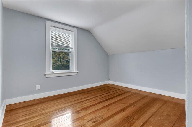 Building Photo - 244 Paradis Ave