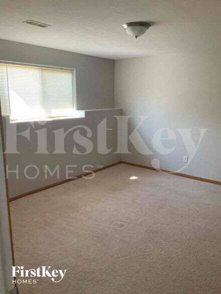 Building Photo - 11425 N Farley Ave