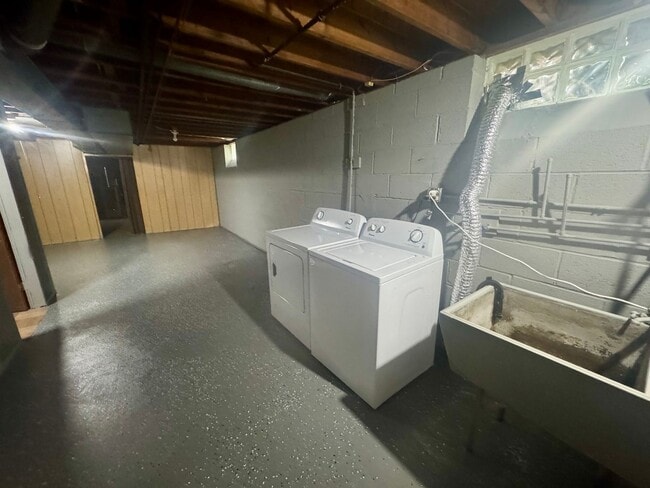 Building Photo - Charming 3-Bed Ranch in Parma FOR RENT!
