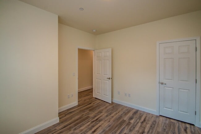 Building Photo - 30 Alpine Place Dr