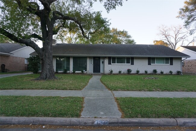 Building Photo - 7902 Meadowcroft Dr