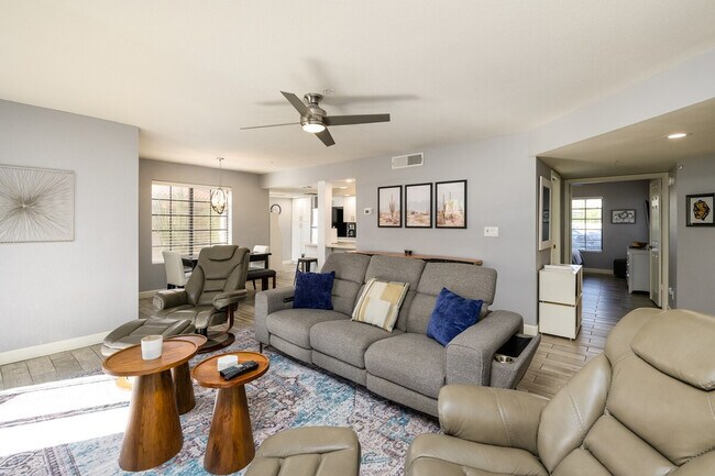 Building Photo - 9695 N 93rd Way