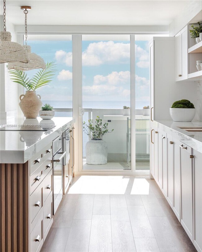 Building Photo - 5757 Collins Ave