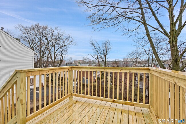 Building Photo - 1103 Shippan Ave