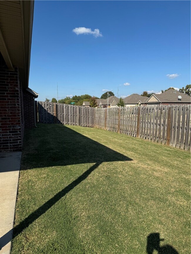 Building Photo - 1001 Tulip St