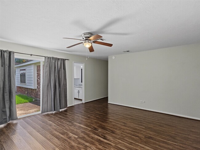 Building Photo - 123 Asheboro Dr