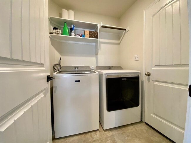 Building Photo - 149 Red Sun Dr