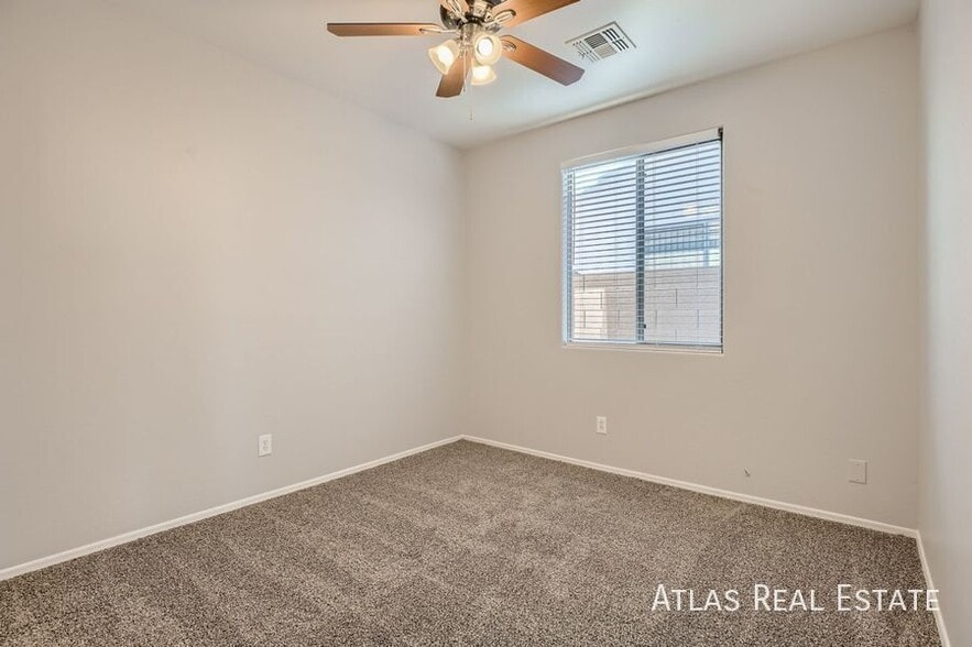 Building Photo - 9414 W Heber Rd