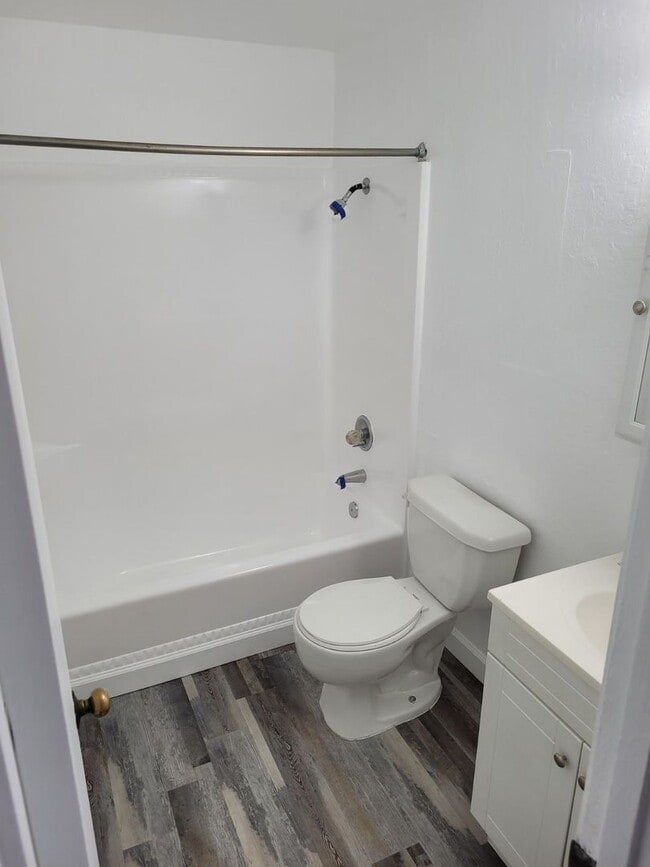 Building Photo - 2bdrm 1bth 1pkg located in Beautiful Makaha Valley Plantation