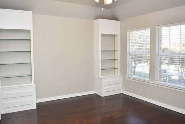 Building Photo - Prestigious 5-3.5-3 w POOL in Southlake!