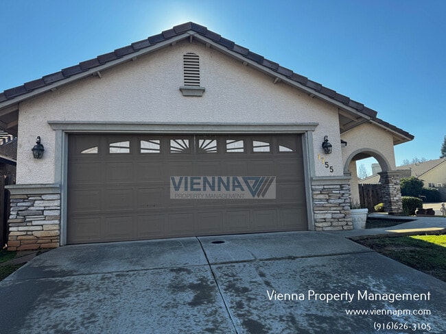 Building Photo - 1755 El Camino Verde Dr