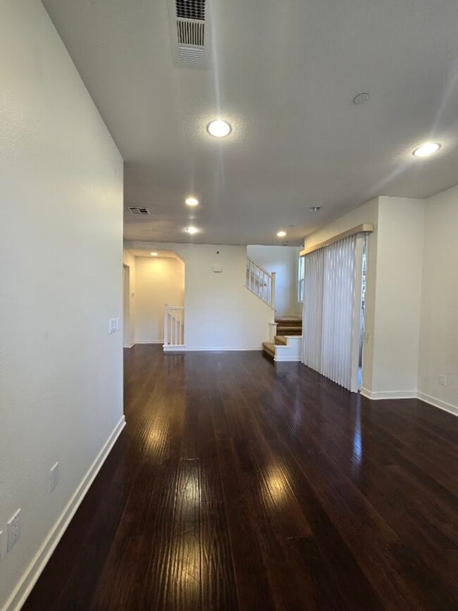 Building Photo - Bright Corner Unit Near Trails with Pool & 2-Car Garage