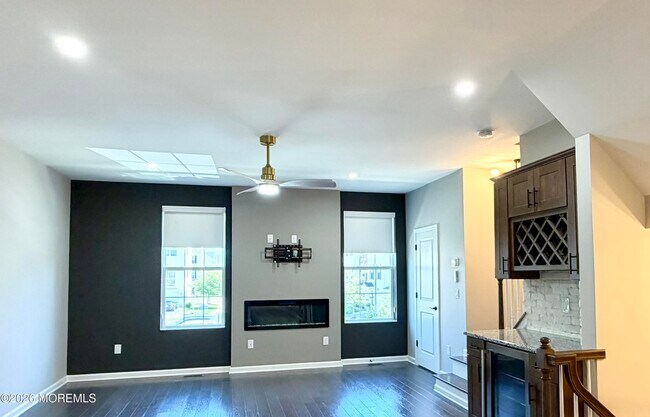 Building Photo - 305 Spirit Wy