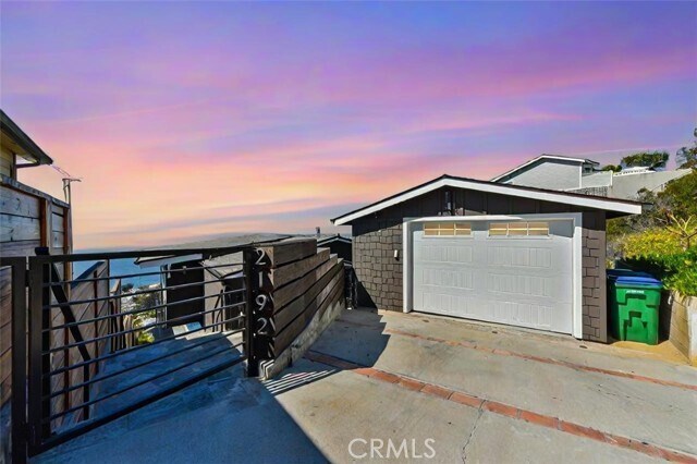 Building Photo - 2192 Crestview Dr