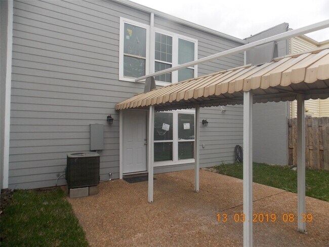 Building Photo - 9411 Bassoon Dr