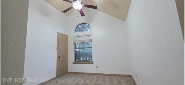 Building Photo - 408 Autumn Trail