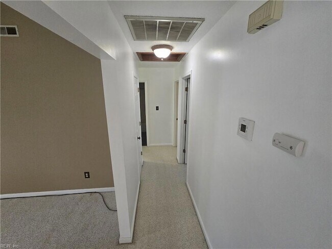 Building Photo - 921 Martingale Ct