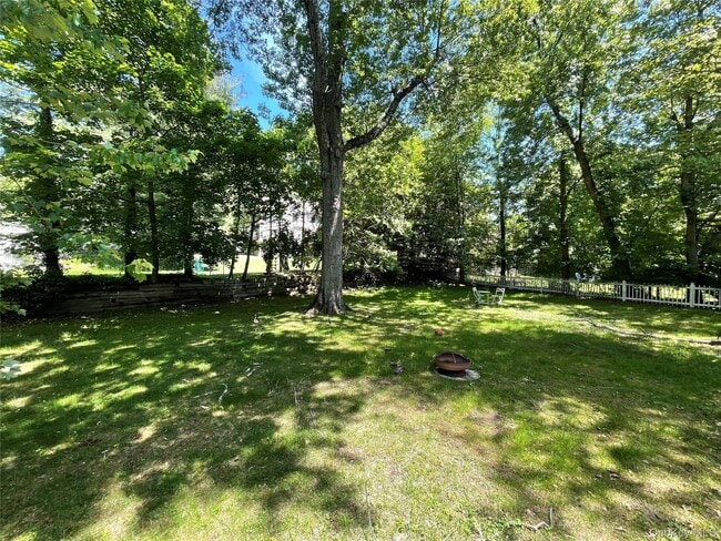 Building Photo - 38 Gedney Park Dr