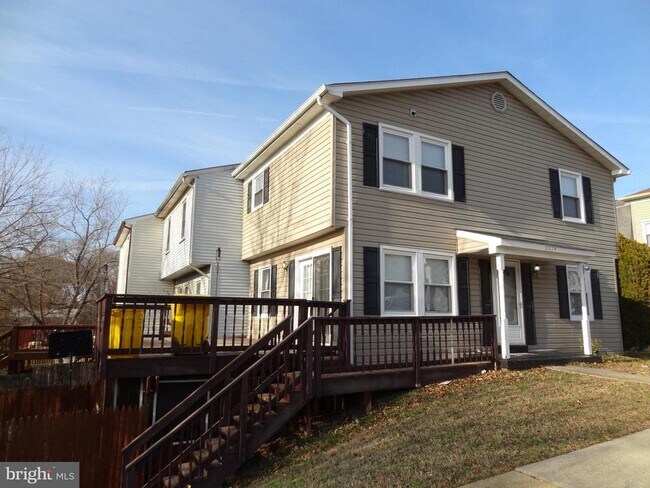 Building Photo - 2074 Lake Grove Ln