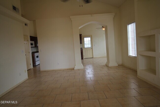 Building Photo - 456 Passmore Rd