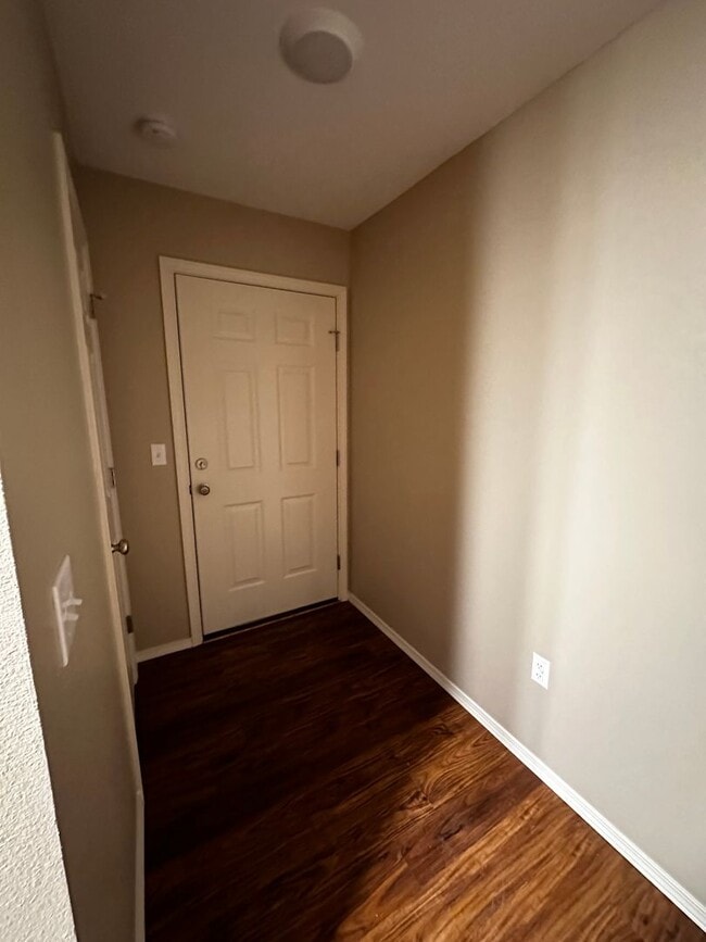 Building Photo - **REQUIRE 24-HOUR NOTICE BEFORE SHOWING, A...