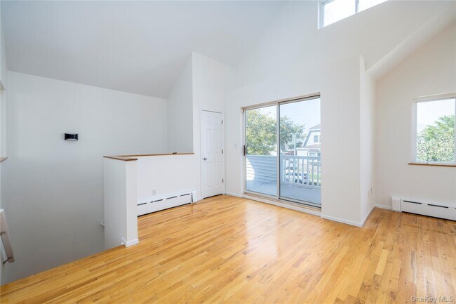 Building Photo - 616 E Beech St